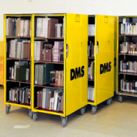 Gepackter Bücherwagen von J.&amp;G. Adrian Wiesbaden