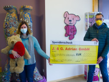Übergabe symbolischer Spendenscheck Kinderhospiz Bärenherz